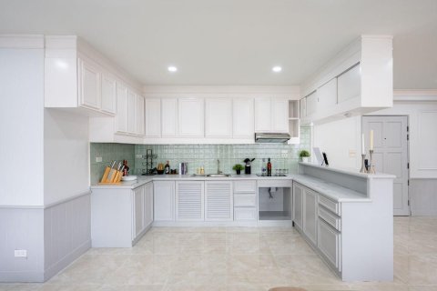 Condo in Khlong Toei, Bangkok, Thailand, 2 bedrooms  № 138946 - photo 2