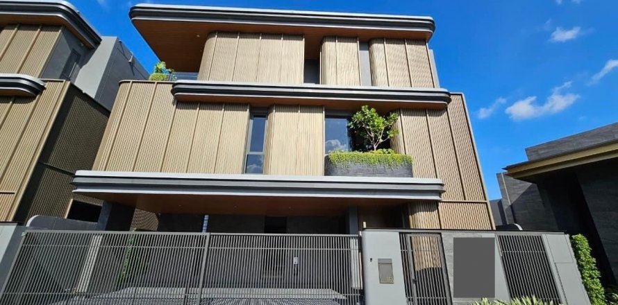 Дом в Ванг Тонг Ланге, Бангкок, Таиланд с 5 спальнями  № 138948