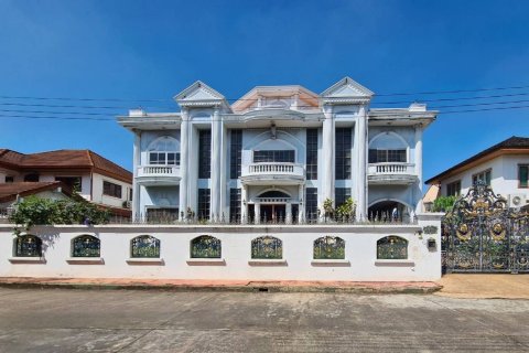 House in Chatuchak, Bangkok, Thailand 7 bedrooms № 162015 - photo 2