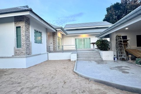 Вилла в Паттайе, Таиланд с 3 спальнями  № 151352 - фото 4