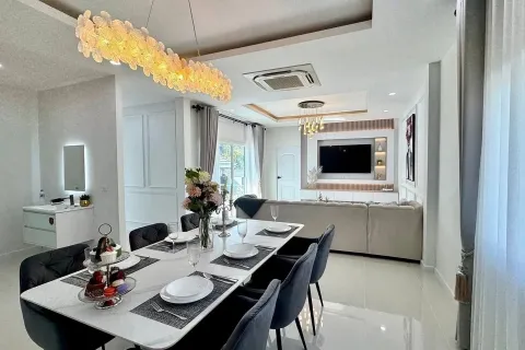 Villa in Pattaya, Thailand 3 bedrooms № 151352 - photo 19