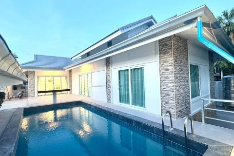 Вилла в Паттайе, Таиланд с 3 спальнями  № 151352 - фото 1