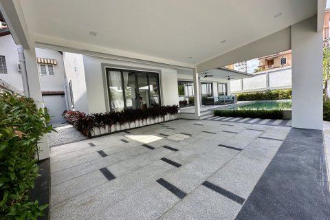 House in Pattaya, Thailand 4 bedrooms № 152298 - photo 4