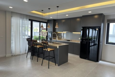 House in Pattaya, Thailand 4 bedrooms № 152298 - photo 6