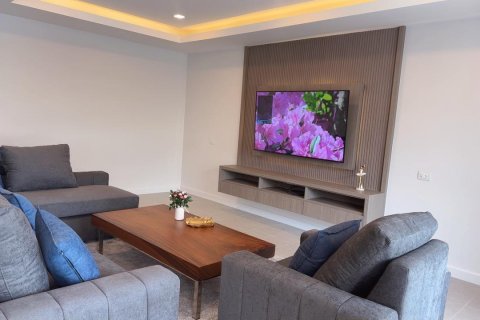 House in Pattaya, Thailand 4 bedrooms № 152298 - photo 10