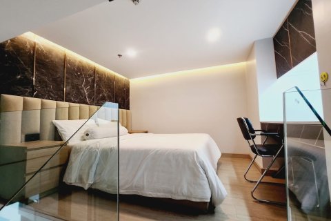 Condo à Watthana, Bangkok, Thaïlande, 4 chambres  № 158688 - photo 16