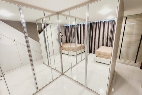 Condo à Watthana, Bangkok, Thaïlande, 4 chambres  № 158688 - photo 7