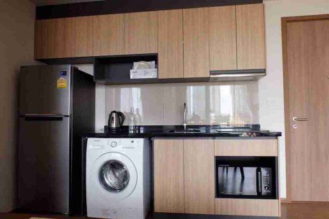 Condo in Bangkok, Thailand, 2 bedrooms  № 183135 - photo 5