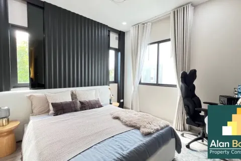 Casa de 4 dormitorios en Pattaya, Tailandia № 210767 - foto 4
