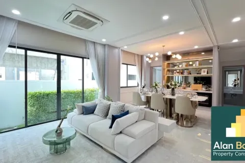 Casa de 4 dormitorios en Pattaya, Tailandia № 210767 - foto 2