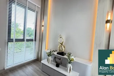 Casa de 4 dormitorios en Pattaya, Tailandia № 210767 - foto 17
