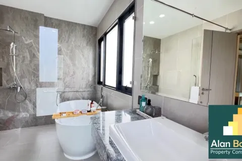 Casa de 4 dormitorios en Pattaya, Tailandia № 210767 - foto 7