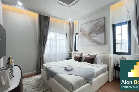 Casa de 4 dormitorios en Pattaya, Tailandia № 210766 - foto 11