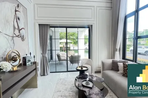 Casa de 4 dormitorios en Pattaya, Tailandia № 210766 - foto 4