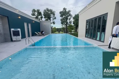 Casa de 4 dormitorios en Pattaya, Tailandia № 210766 - foto 3