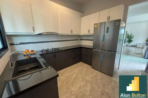 Casa de 4 dormitorios en Pattaya, Tailandia № 210769 - foto 7