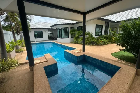 Casa de 4 dormitorios en Pattaya, Tailandia № 210769 - foto 30