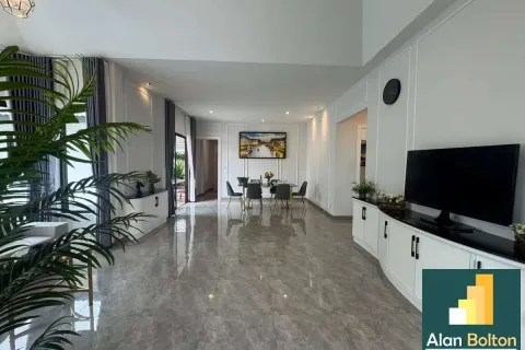 Casa de 4 dormitorios en Pattaya, Tailandia № 210769 - foto 6