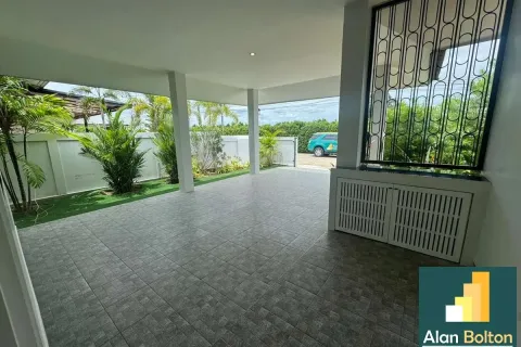 Casa de 4 dormitorios en Pattaya, Tailandia № 210769 - foto 17