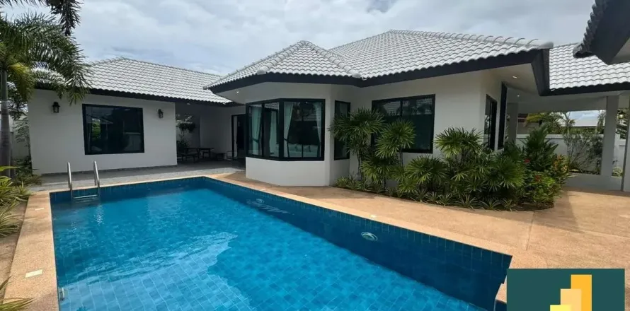 Casa de 4 dormitorios en Pattaya, Tailandia № 210769