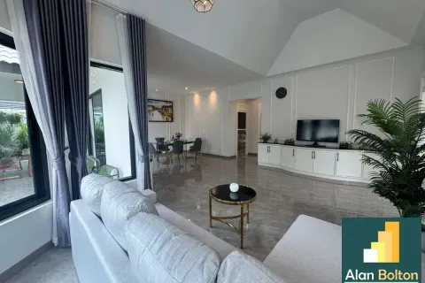 Casa de 4 dormitorios en Pattaya, Tailandia № 210769 - foto 11
