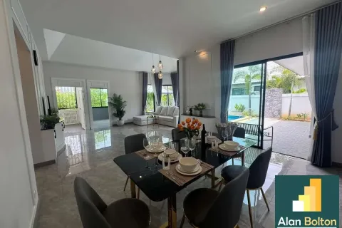 Casa de 4 dormitorios en Pattaya, Tailandia № 210769 - foto 16