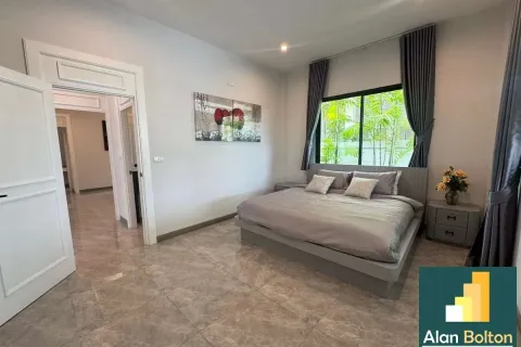 Casa de 4 dormitorios en Pattaya, Tailandia № 210769 - foto 10