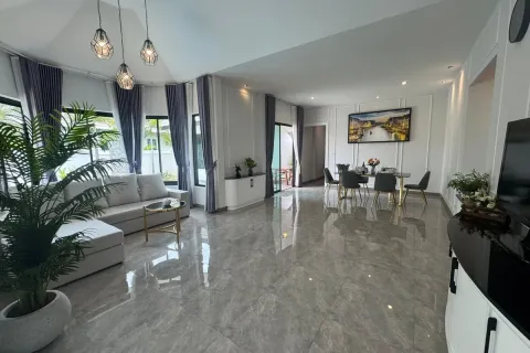 Casa de 4 dormitorios en Pattaya, Tailandia № 210769 - foto 24