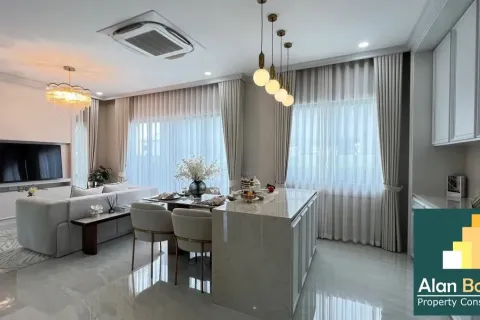Casa de 3 dormitorios en Pattaya, Tailandia № 210768 - foto 5