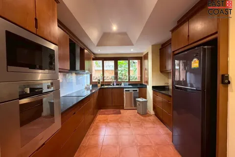 Casa de 4 dormitorios en Pattaya, Tailandia № 212478 - foto 6
