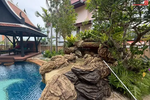 Casa de 4 dormitorios en Pattaya, Tailandia № 212478 - foto 26