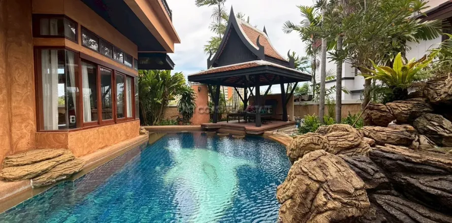 Casa de 4 dormitorios en Pattaya, Tailandia № 212478