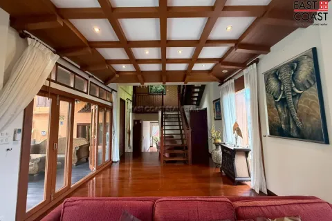 Casa de 4 dormitorios en Pattaya, Tailandia № 212478 - foto 2