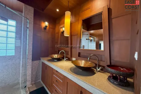 Casa de 4 dormitorios en Pattaya, Tailandia № 212478 - foto 16