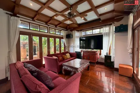 Casa de 4 dormitorios en Pattaya, Tailandia № 212478 - foto 3