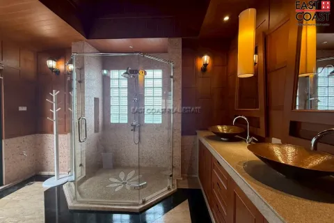 Casa de 4 dormitorios en Pattaya, Tailandia № 212478 - foto 13