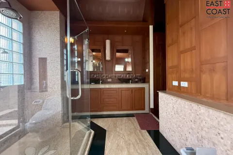 Casa de 4 dormitorios en Pattaya, Tailandia № 212478 - foto 14