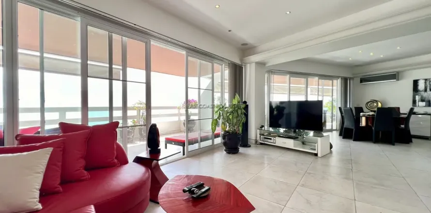 Condominio de 2 dormitorios en Jomtien Beach, Pattaya, Tailandia № 212473