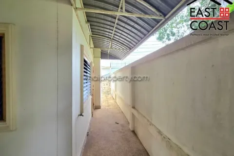 Casa de 4 dormitorios en Pattaya, Tailandia № 212475 - foto 10