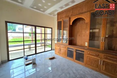 Casa de 4 dormitorios en Pattaya, Tailandia № 212475 - foto 17