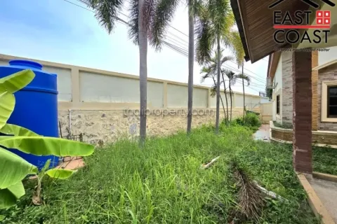 Casa de 4 dormitorios en Pattaya, Tailandia № 212475 - foto 5