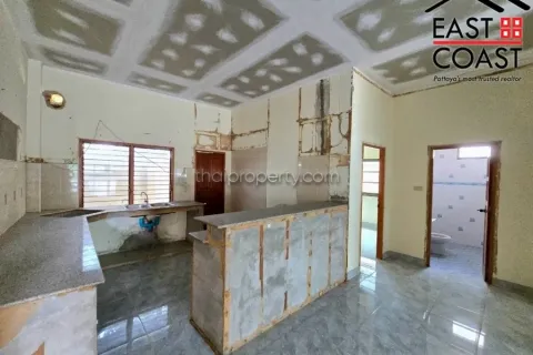 Casa de 4 dormitorios en Pattaya, Tailandia № 212475 - foto 15