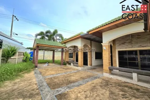 Casa de 4 dormitorios en Pattaya, Tailandia № 212475 - foto 4