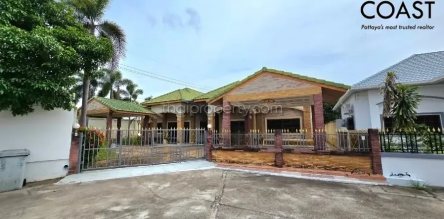 Casa de 4 dormitorios en Pattaya, Tailandia № 212475