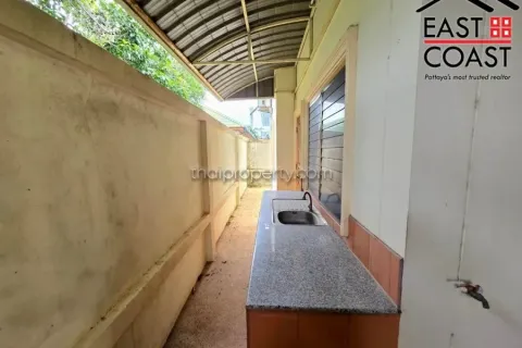 Casa de 4 dormitorios en Pattaya, Tailandia № 212475 - foto 11