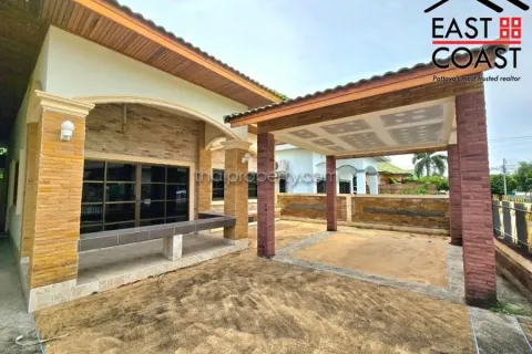 Casa de 4 dormitorios en Pattaya, Tailandia № 212475 - foto 7