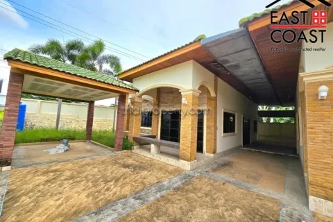 Casa de 4 dormitorios en Pattaya, Tailandia № 212475 - foto 8