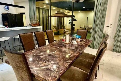 Villa in Bang Tao, Thailand 7 bedrooms № 114052 - photo 6