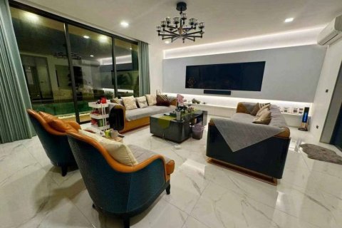 Villa in Bang Tao, Thailand 7 bedrooms № 114052 - photo 5
