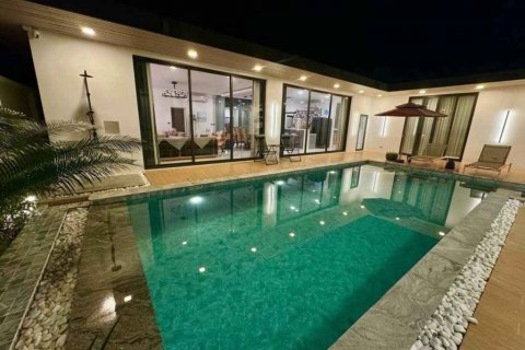 Villa in Bang Tao, Thailand 7 bedrooms № 114052 - photo 1